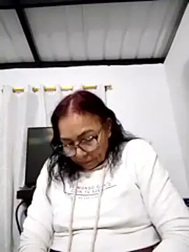 Snapshot of HOT_LATINA20 chatting on March 28, 2:11 am HOT LATINA20 online show from March 28, 2:11 am