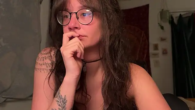 Snapshot of nyxo_ chatting on April 3, 6:50 pm nyxo online show from April 3, 6:50 pm