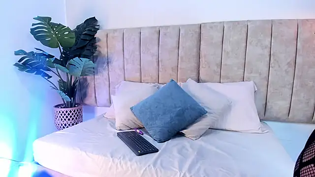 Snapshot of AgathaSavage chatting on March 18, 12:19 pm AgathaSavage online show from March 18, 12:19 pm