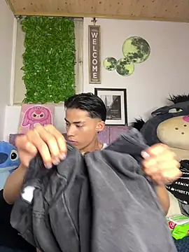 Snapshot of _Camilo_fox chatting on March 21, 11:30 pm Camilo fox online show from March 21, 11:30 pm