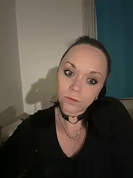 Snapshot of Makyna93 chatting on April 4, 7:33 pm Makyna93 online show from April 4, 7:33 pm