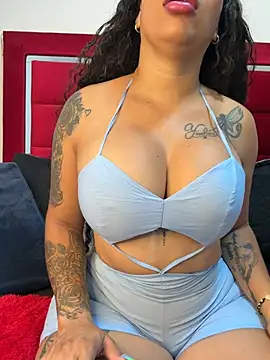 AndreaaRoss  online show from April 6, 11:11 am