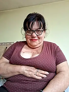 Snapshot of HotMilf80 chatting on March 19, 11:03 am HotMilf80 online show from March 19, 11:03 am