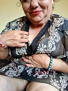 Snapshot of HotMilf80 chatting on March 26, 12:11 pm HotMilf80 online show from March 26, 12:11 pm