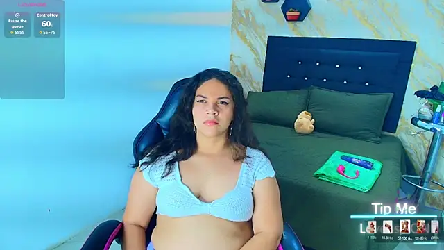 Snapshot of scarlettt__joness chatting on April 1, 3:07 am scarlettt joness online show from April 1, 3:07 am