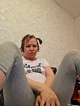 Snapshot of _LOLA-LOLA_ chatting on April 11, 4:11 pm LOLA-LOLA online show from April 11, 4:11 pm