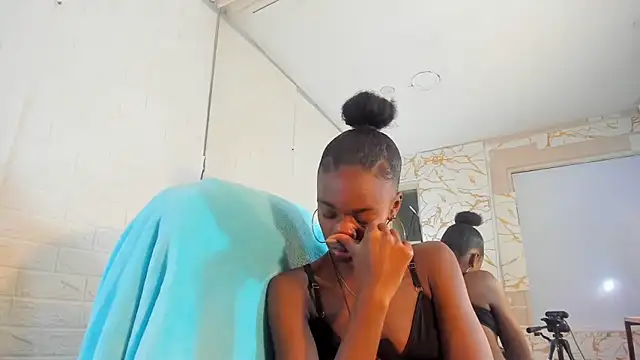 Helen Aguilar online show from March 31, 3:08 am