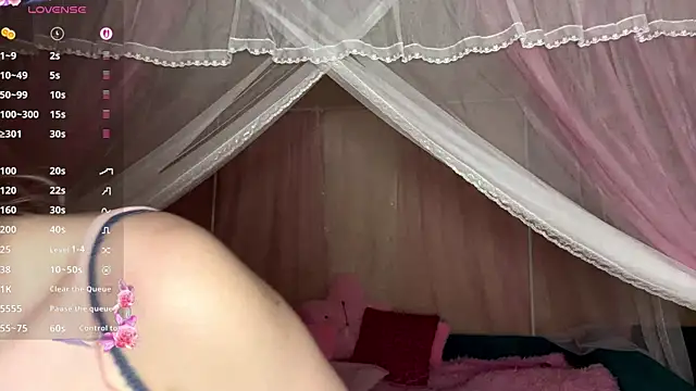 Snapshot of OnlyEva1 chatting on April 5, 8:11 am OnlyEva1 online show from April 5, 8:11 am
