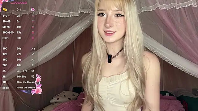 Snapshot of OnlyEva1 chatting on April 15, 10:11 am OnlyEva1 online show from April 15, 10:11 am