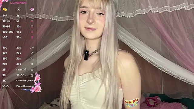 Snapshot of OnlyEva1 chatting on April 19, 7:40 am OnlyEva1 online show from April 19, 7:40 am