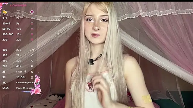 Snapshot of OnlyEva1 chatting on April 28, 7:02 am OnlyEva1 online show from April 28, 7:02 am