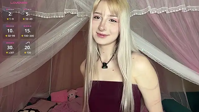 Snapshot of OnlyEva1 chatting on May 1, 8:08 am OnlyEva1 online show from May 1, 8:08 am