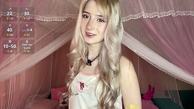Snapshot of OnlyEva1 chatting on May 5, 7:38 am OnlyEva1 online show from May 5, 7:38 am