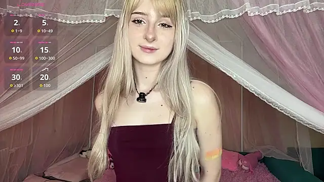 Snapshot of OnlyEva1 chatting on May 8, 8:19 am OnlyEva1 online show from May 8, 8:19 am