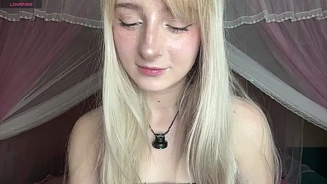 Snapshot of OnlyEva1 chatting on May 14, 8:43 am OnlyEva1 online show from May 14, 8:43 am