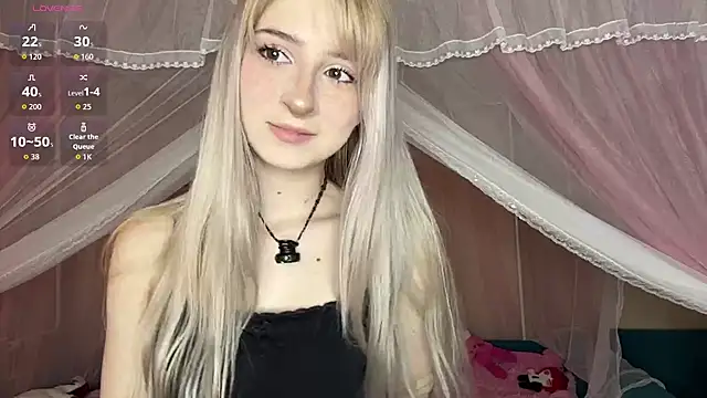 Snapshot of OnlyEva1 chatting on May 17, 8:01 am OnlyEva1 online show from May 17, 8:01 am