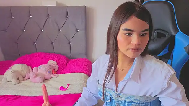 Snapshot of Roxan_Luxe chatting on April 2, 7:00 pm Roxan Luxe online show from April 2, 7:00 pm