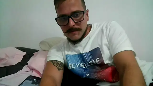 Snapshot of yanick931 chatting on April 8, 11:05 pm yanick931 online show from April 8, 11:05 pm