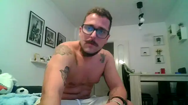 Snapshot of yanick931 chatting on April 10, 11:53 pm yanick931 online show from April 10, 11:53 pm