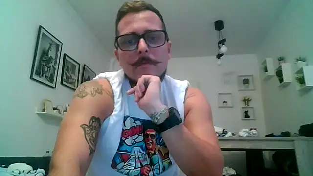 Snapshot of yanick931 chatting on April 11, 10:36 pm yanick931 online show from April 11, 10:36 pm