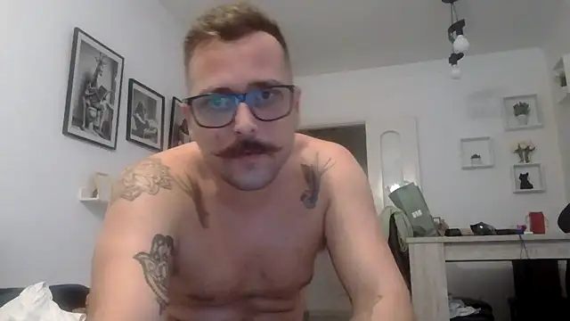 Snapshot of yanick931 chatting on April 17, 10:57 pm yanick931 online show from April 17, 10:57 pm