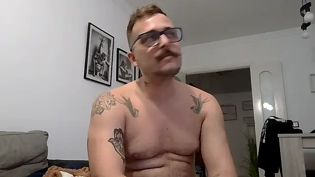 Snapshot of yanick931 chatting on April 21, 12:56 am yanick931 online show from April 21, 12:56 am