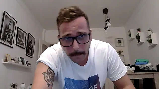 Snapshot of yanick931 chatting on April 25, 9:45 pm yanick931 online show from April 25, 9:45 pm