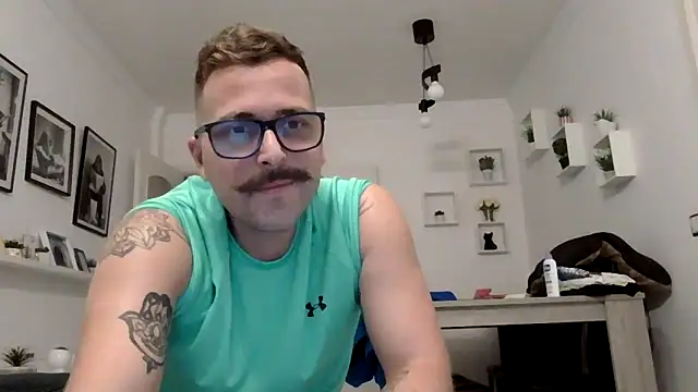 Snapshot of yanick931 chatting on April 29, 10:38 pm yanick931 online show from April 29, 10:38 pm