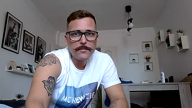 Snapshot of yanick931 chatting on April 30, 10:43 am yanick931 online show from April 30, 10:43 am