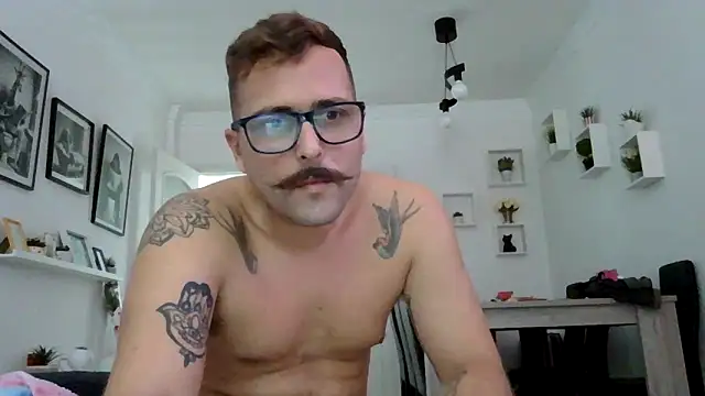 Snapshot of yanick931 chatting on May 7, 2:22 pm yanick931 online show from May 7, 2:22 pm
