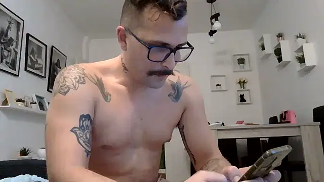 Snapshot of yanick931 chatting on May 8, 10:48 pm yanick931 online show from May 8, 10:48 pm
