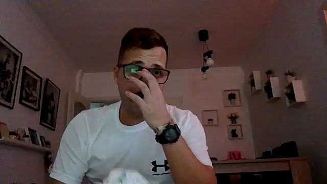 Snapshot of yanick931 chatting on May 9, 4:45 pm yanick931 online show from May 9, 4:45 pm