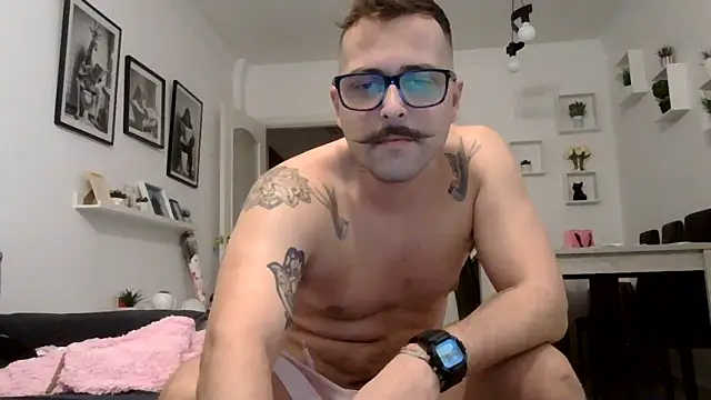 Snapshot of yanick931 chatting on May 11, 11:02 pm yanick931 online show from May 11, 11:02 pm