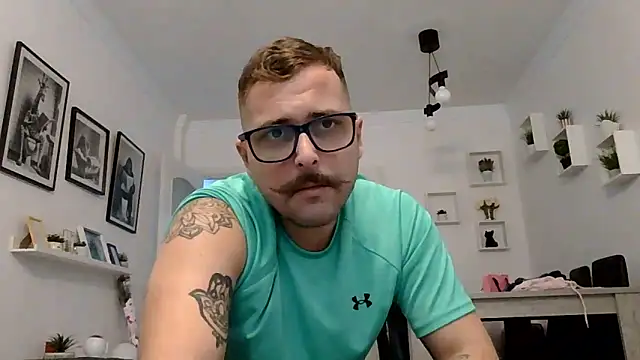 Snapshot of yanick931 chatting on May 13, 1:41 pm yanick931 online show from May 13, 1:41 pm