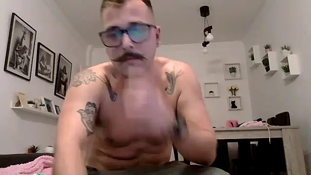 Snapshot of yanick931 chatting on May 14, 1:45 am yanick931 online show from May 14, 1:45 am