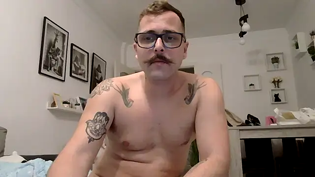 Snapshot of yanick931 chatting on May 16, 12:51 am yanick931 online show from May 16, 12:51 am