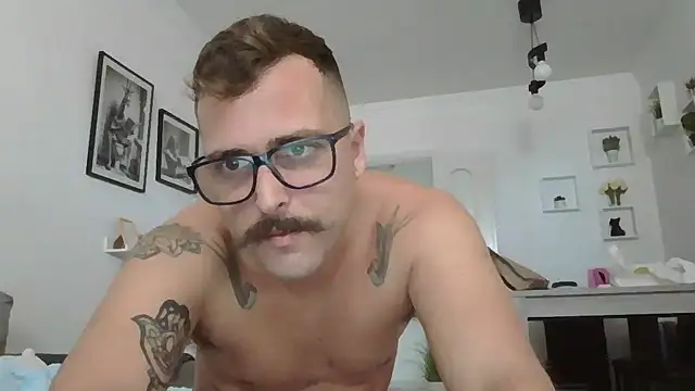 Snapshot of yanick931 chatting on May 16, 10:36 am yanick931 online show from May 16, 10:36 am