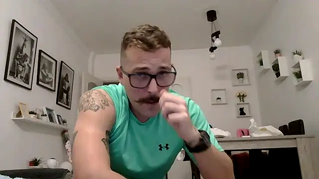 Snapshot of yanick931 chatting on May 16, 11:46 pm yanick931 online show from May 16, 11:46 pm