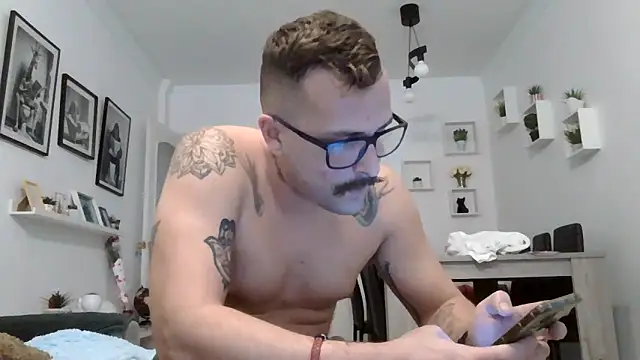 Snapshot of yanick931 chatting on May 18, 4:46 pm yanick931 online show from May 18, 4:46 pm