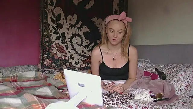 graciebellex online show from April 10, 10:31 am