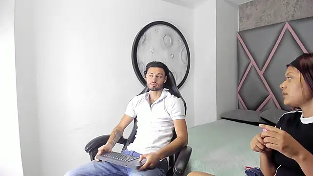 Snapshot of Wolf_Kitty chatting on April 4, 11:18 am Wolf Kitty online show from April 4, 11:18 am