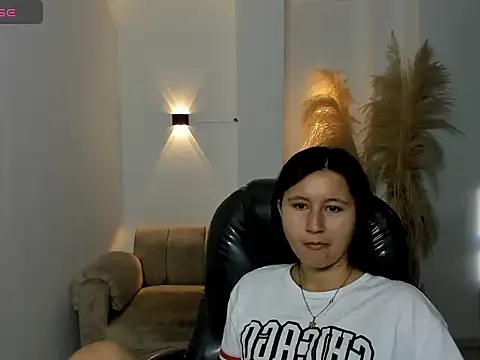 Snapshot of isabella_grace18 chatting on April 20, 1:47 pm isabella grace18 online show from April 20, 1:47 pm