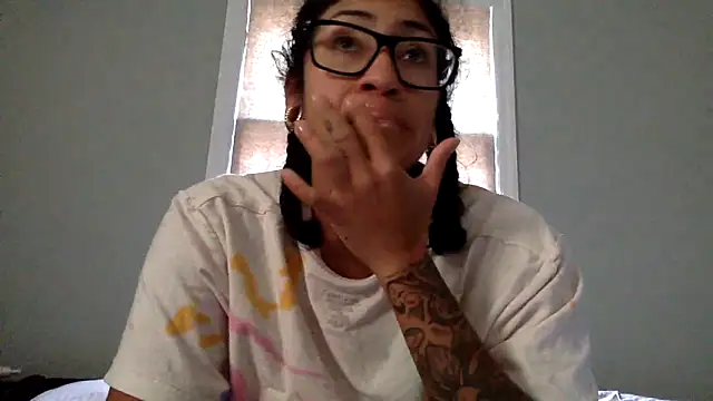 LatinaLoka online show from March 21, 1:58 pm