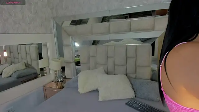 Snapshot of VIOLETWILLIANS chatting on March 25, 7:09 pm VIOLETWILLIANS online show from March 25, 7:09 pm