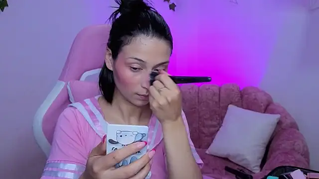 Snapshot of miss__madison chatting on March 17, 10:24 pm miss madison online show from March 17, 10:24 pm