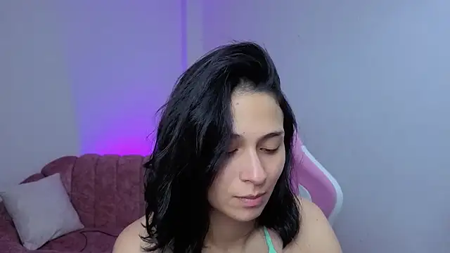 Snapshot of miss__madison chatting on April 15, 8:53 pm miss madison online show from April 15, 8:53 pm