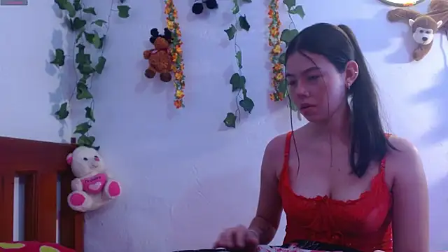 Draculaura X online show from April 22, 11:50 pm