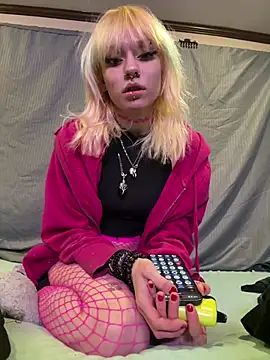 Snapshot of simplyobsessedwher chatting on March 17, 5:00 am simplyobsessedwher online show from March 17, 5:00 am