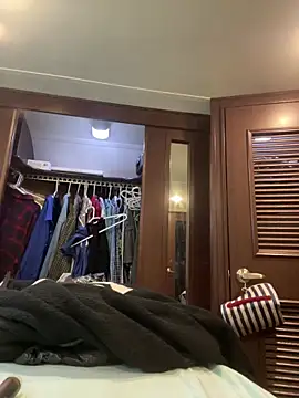 Snapshot of simplyobsessedwher chatting on April 1, 9:21 am simplyobsessedwher online show from April 1, 9:21 am