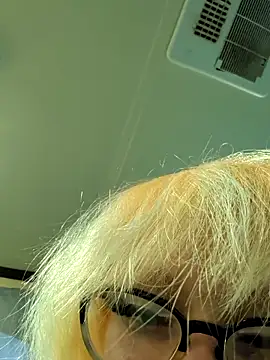 Snapshot of simplyobsessedwher chatting on April 4, 1:41 pm simplyobsessedwher online show from April 4, 1:41 pm